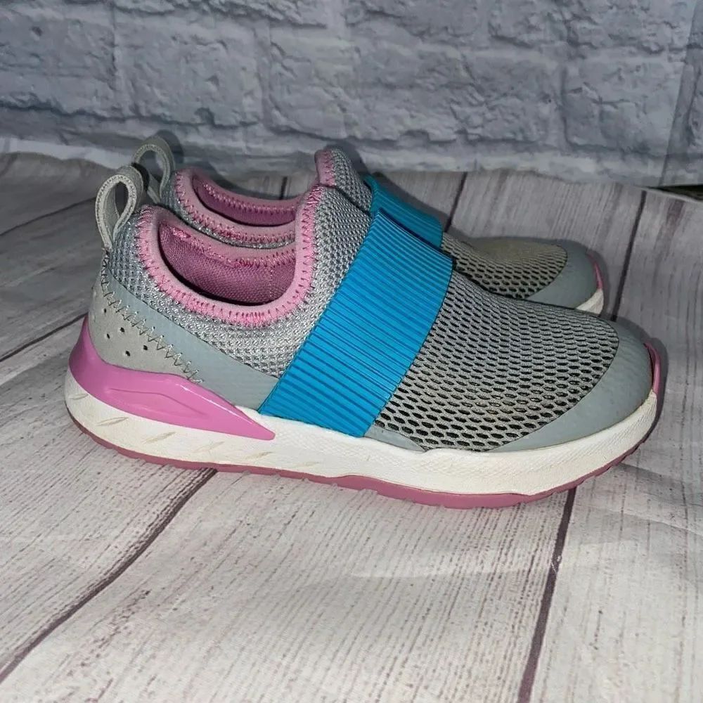 DSG girls 13 slip on athletic shoe w/mesh outer pink grey blue